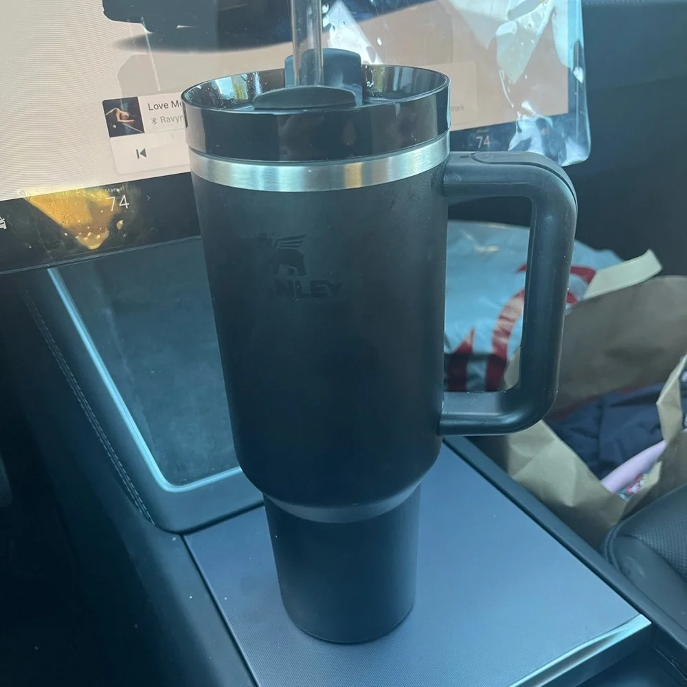 Stanley Matte logo  Black Travel Tumbler with Handle 40oz used - Picture 3 of 3